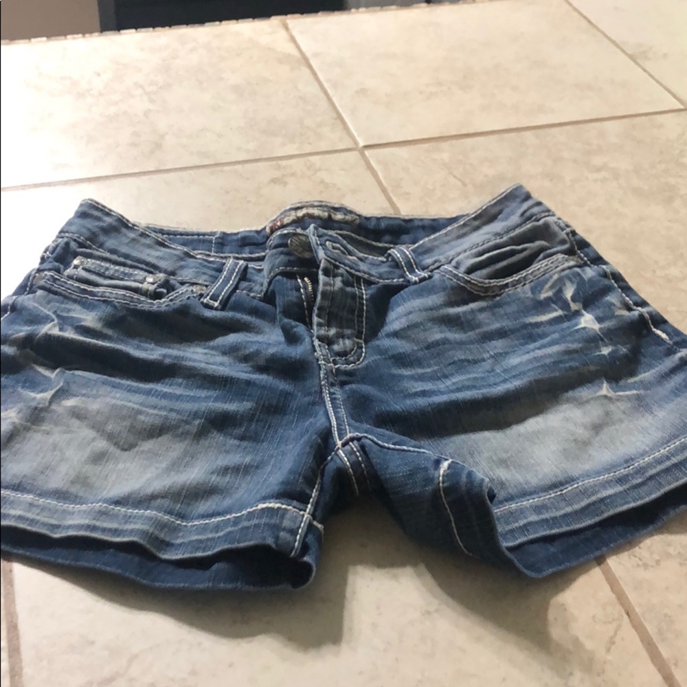 Shorts - Picture 3 of 4